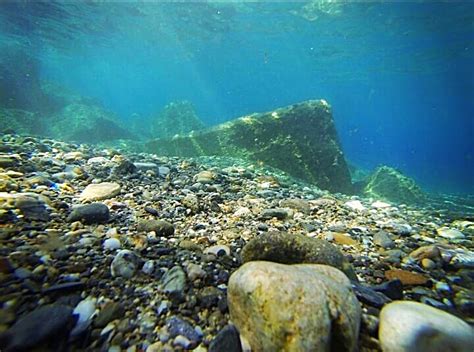 Leak in Pacific Ocean Floor First Known of Its Kind;。